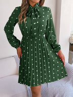 Robe longue plissée à pois et taille nouée à manches longues pour femme