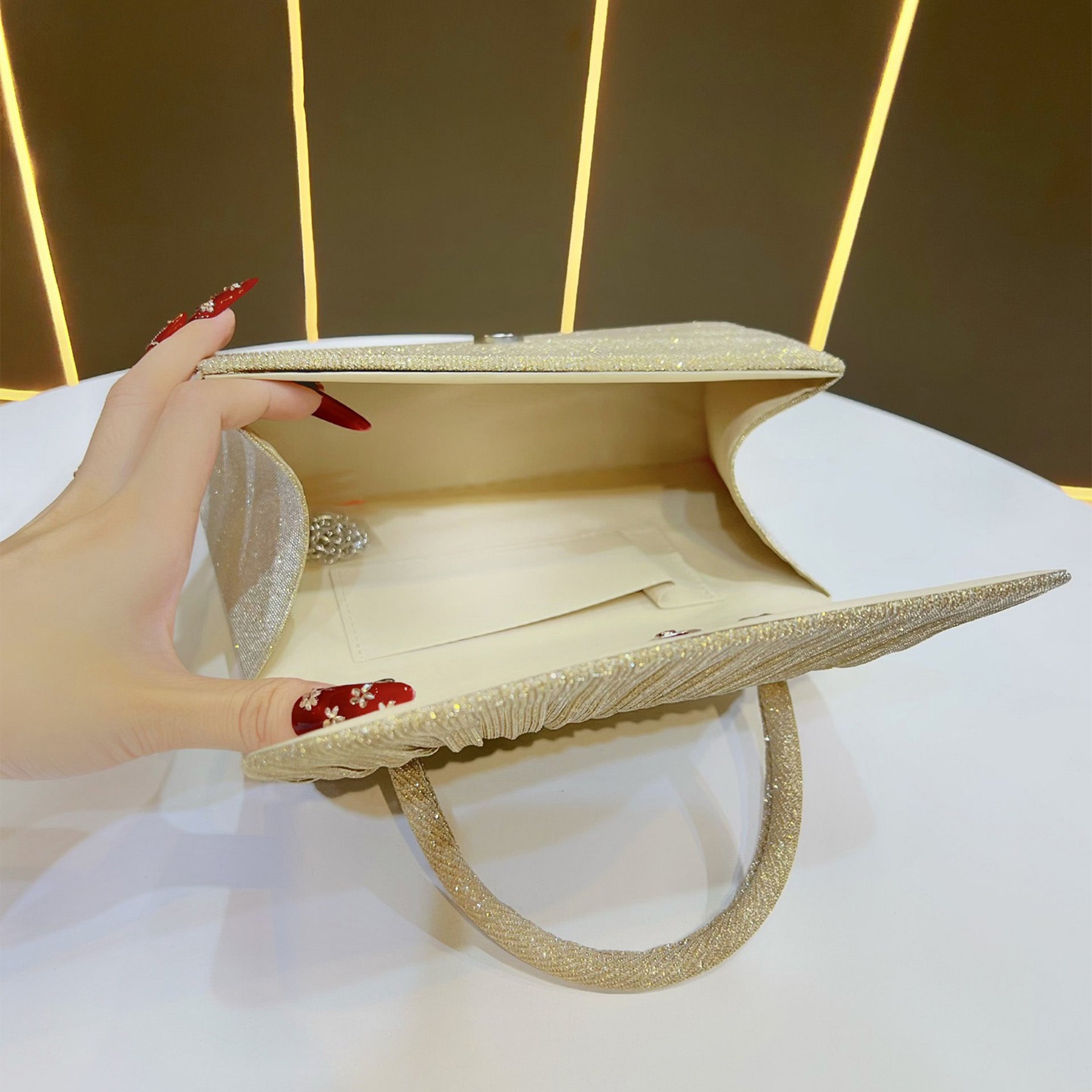 Sac à main Festival Gold Crinkle – Pochette chic indispensable pour les fêtes, Sac bandoulière élégant pour banquets et soirées