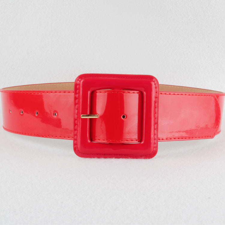 Ceinture décorative tout-aller pour femme avec boucle en cuir verni large