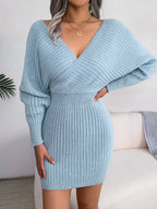Robe pull moulante à manches chauve-souris et col en V croisé