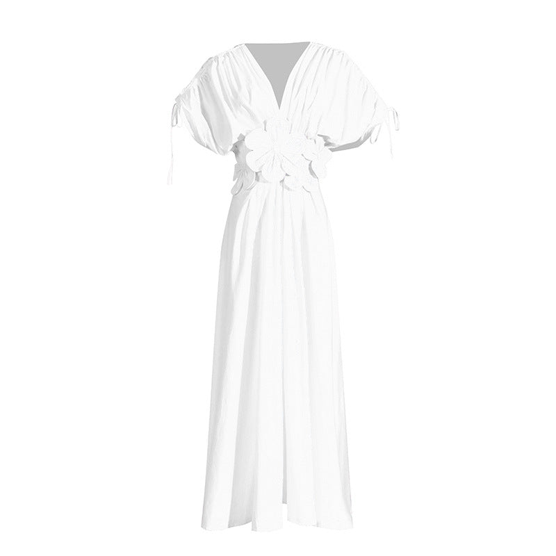Robe taille haute en dentelle à col en V avec lacets, plis et broderies florales