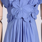 Robe taille haute en dentelle à col en V avec lacets, plis et broderies florales