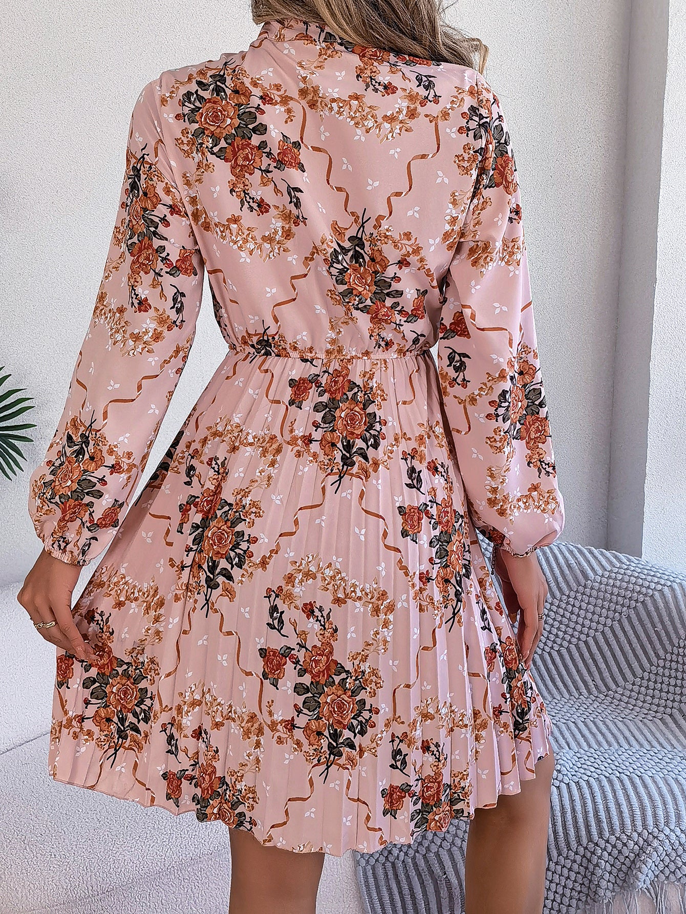 Robe longue plissée élégante à manches longues et taille nouée à imprimé floral pour femme