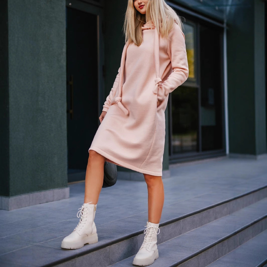 Robe-chandail épaisse à capuche coupe ajustée et longue de style urbain