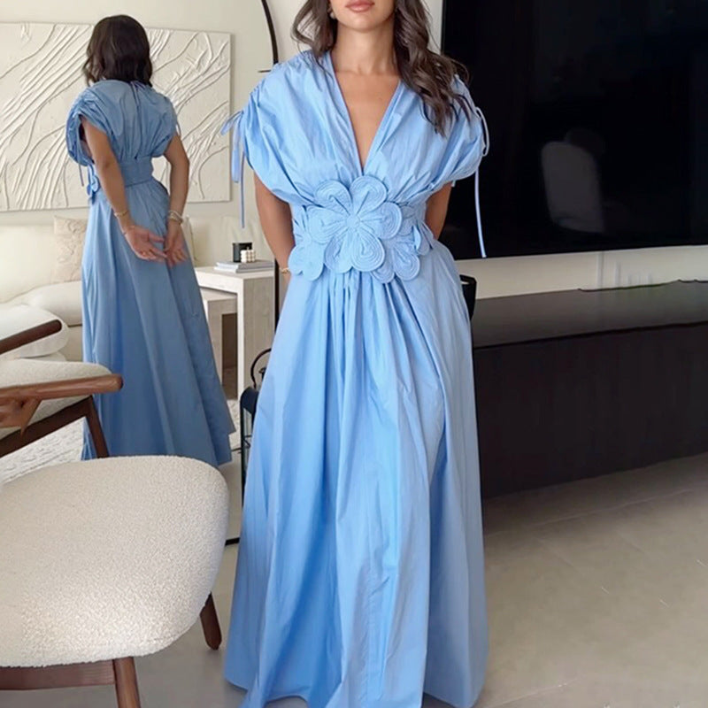 Robe taille haute en dentelle à col en V avec lacets, plis et broderies florales