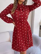 Robe longue plissée à pois et taille nouée à manches longues pour femme