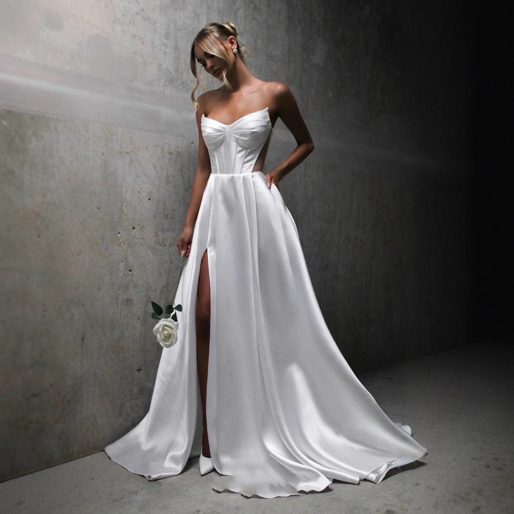Robe de mariée bandage en satin blanc à poches fendues