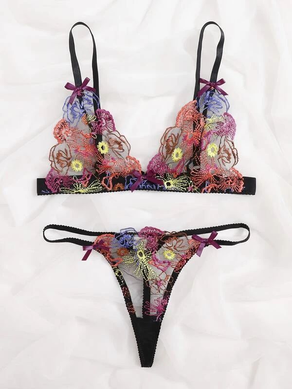 Ensemble de lingerie trois pièces brodé coloré pour femmes Main Image