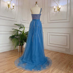 Robe queue de poisson bleue perlée faite main à épaules fendues