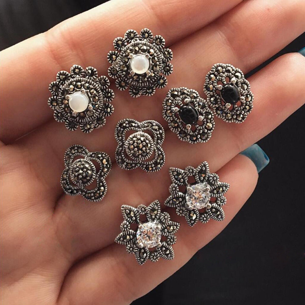 Lot de 4 paires de boucles d'oreilles rétro motifs floraux et diamants