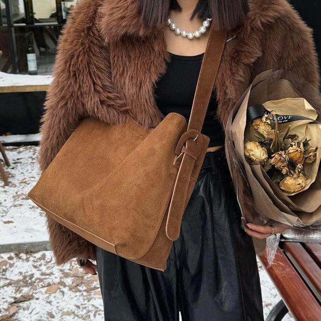 Nouveau sac fourre-tout avancé en cuir mat pour femme Hover Image
