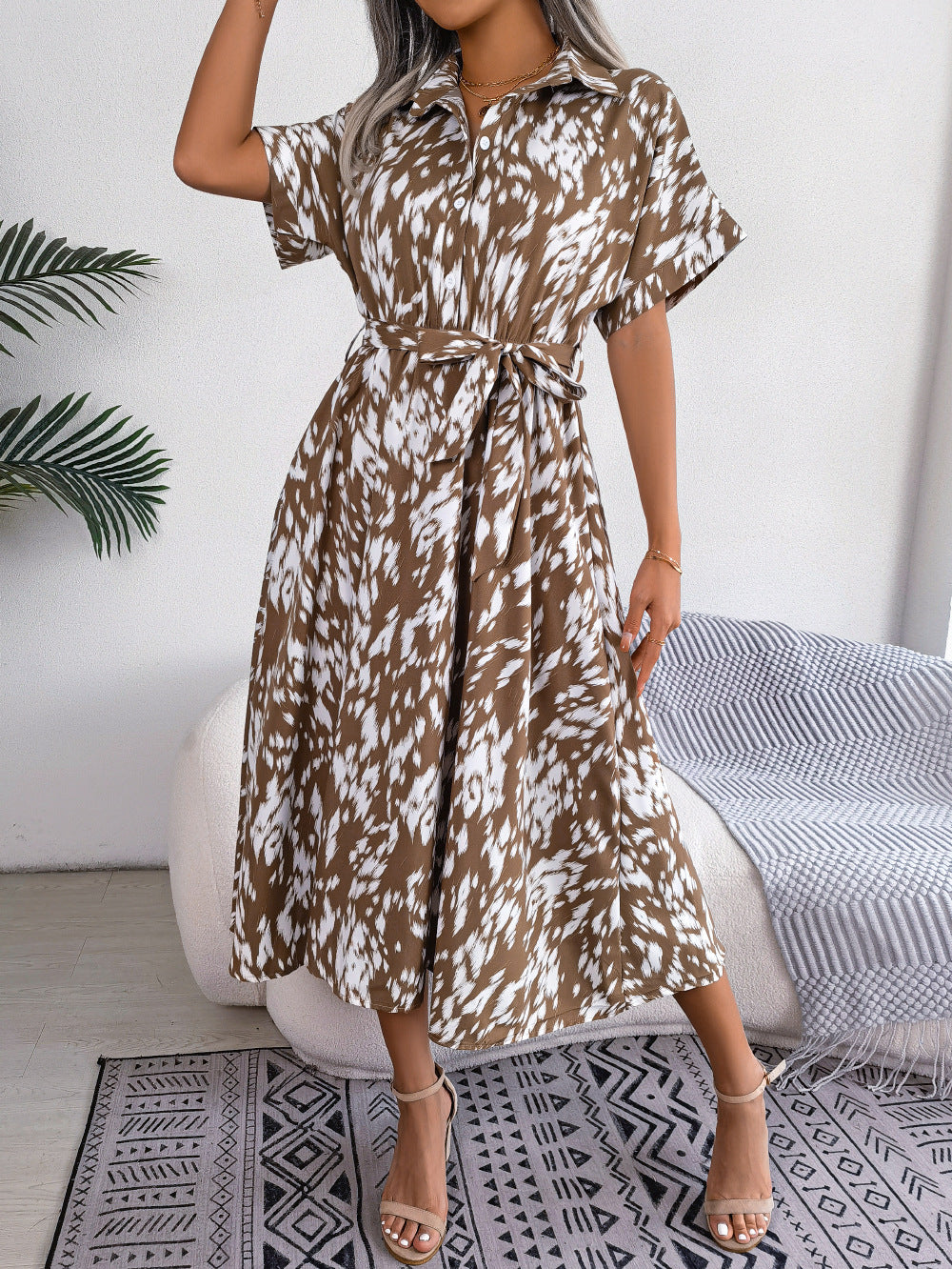 Robe chemise décontractée à lacets et imprimé léopard