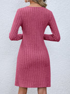 Robe longue à col en V et manches longues avec boutons et taille ajustée, vêtement féminin ajusté