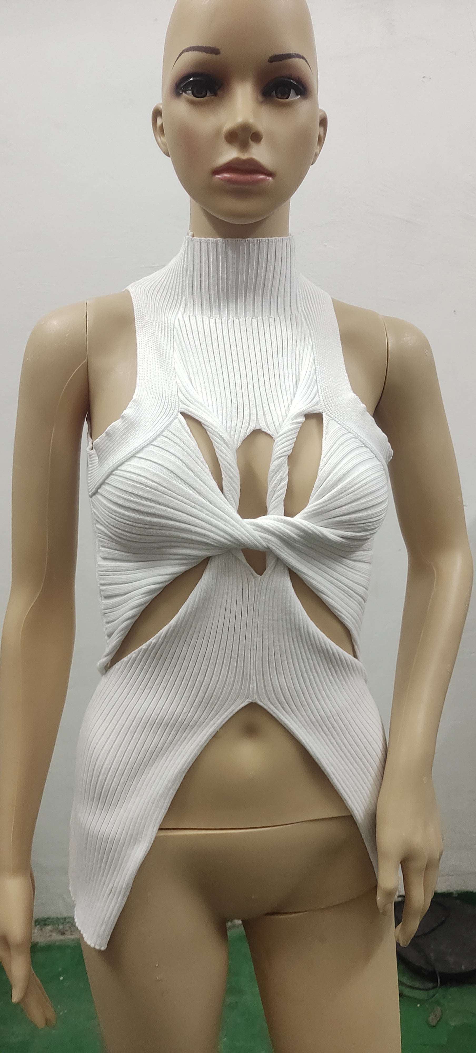 Gilet en laine torsadée sans manches évidé et irrégulier pour femme