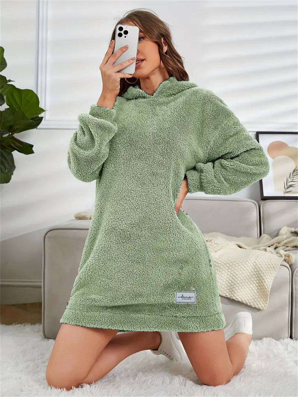 Robe à capuche et manches longues en peluche pour femme