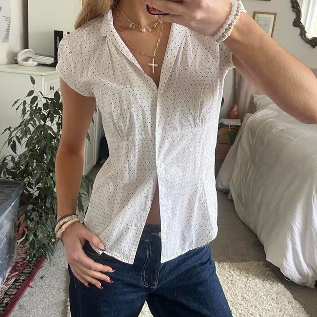 Chemise à carreaux rouge et blanche à manches courtes pour femme Hover Image