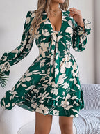 Robe trapèze à manches longues à ourlet festonné et imprimé floral pour femme