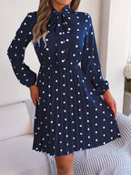 Robe longue plissée à pois et taille nouée à manches longues pour femme