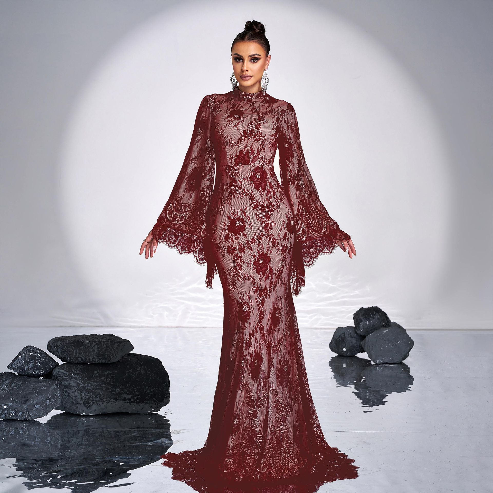 Robe de soirée sexy à manches longues et col rond en dentelle