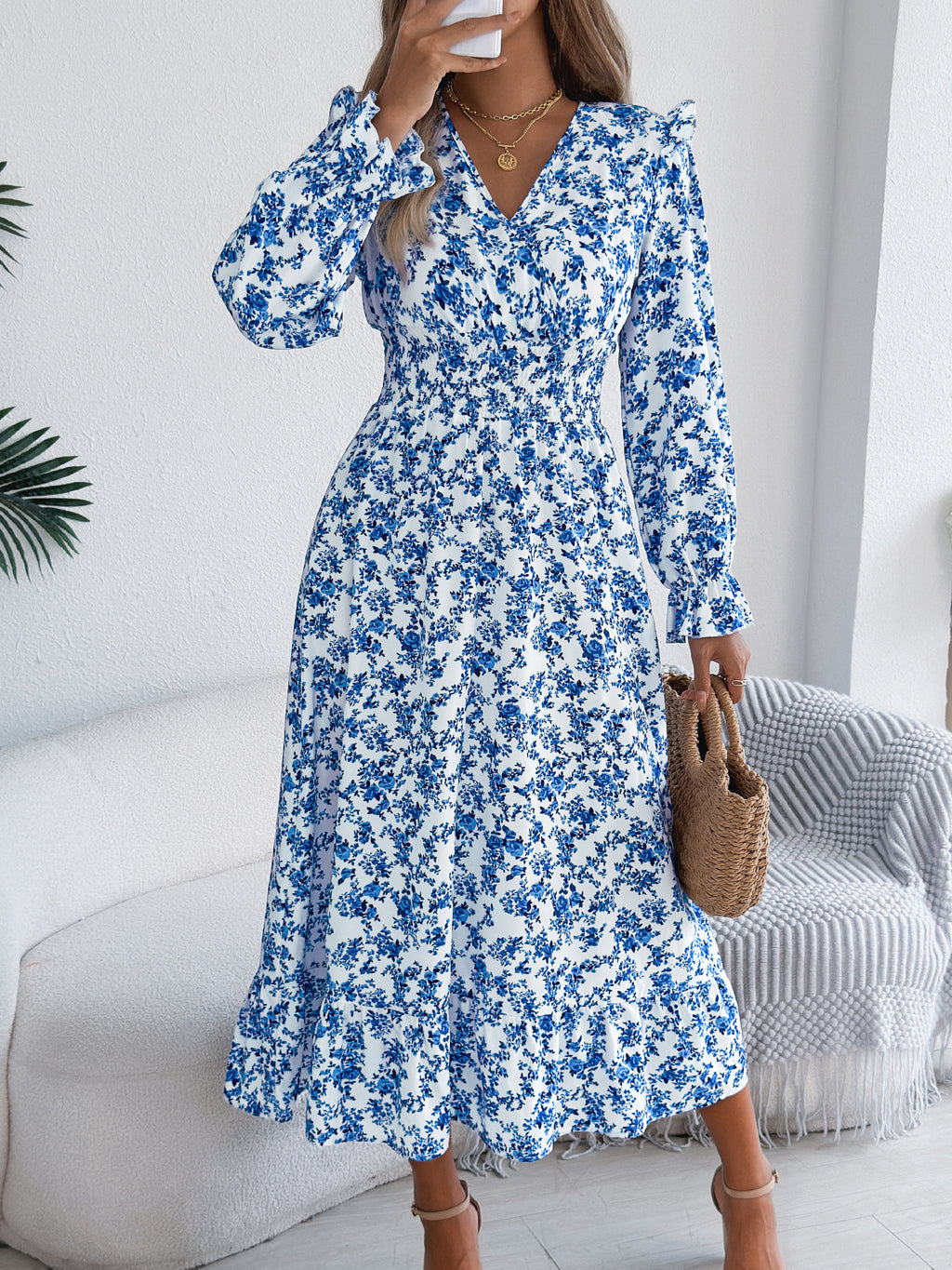 Robe longue élégante à col en V croisé avec motif floral, taille ajustée et ourlet à volants pour femme