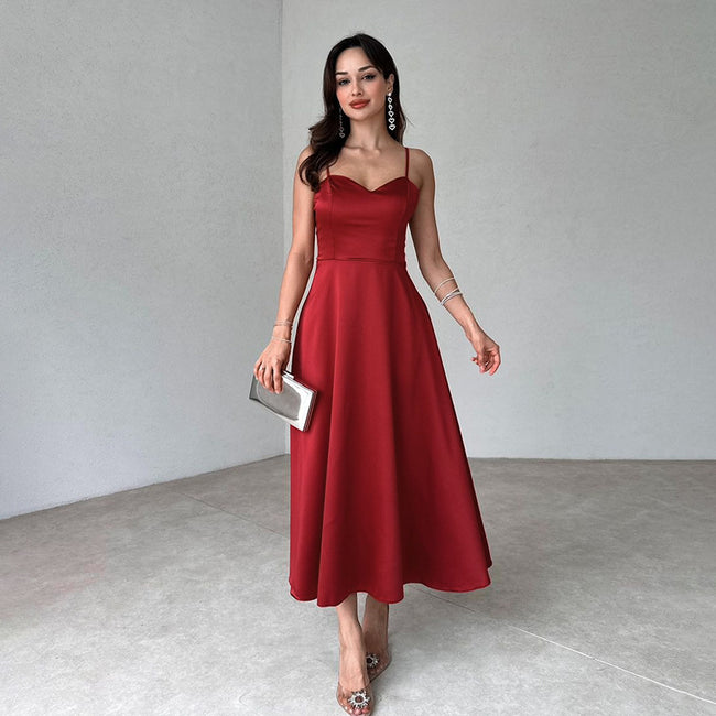 Robe d'été satinée à fines bretelles pour femme Hover Image