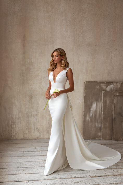 Robe de mariée longue et sexy sans manches à col en V