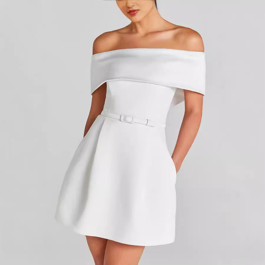 Robe épaules dénudées avec ceinture