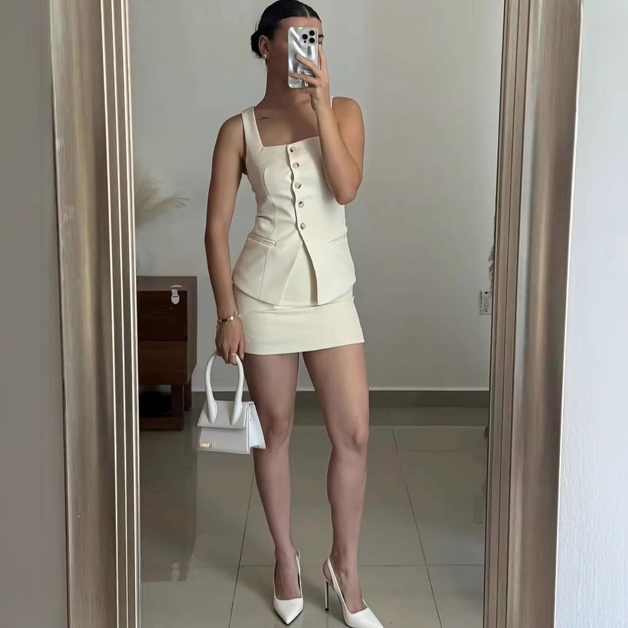 Ensemble deux pièces sans manches (gilet et jupe) à porter sous une jupe de tailleur