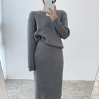 Ensemble deux pièces pour femme : pull et robe fourreau, nouvelle collection automne-hiver au tempérament chic
