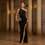 Robe de soirée fourreau fendue asymétrique à une épaule, col oblique, sequins et coupe ajustée