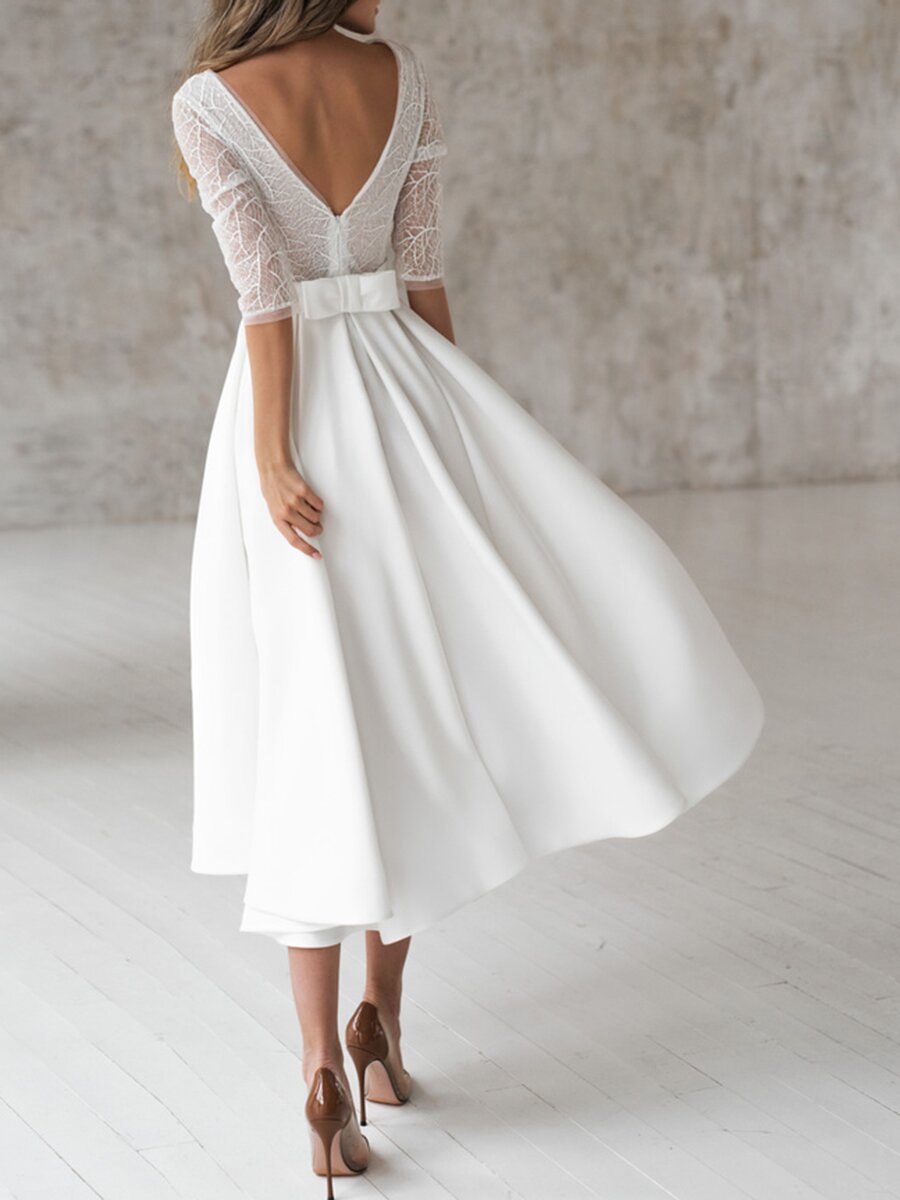 Robe de mariée longue en satin à manches longues brodée, col en V et dos en dentelle