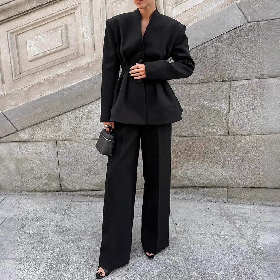 Ensemble deux pièces pantalon et veste de costume ajustée à la taille plissée, col en V et manches longues noires
