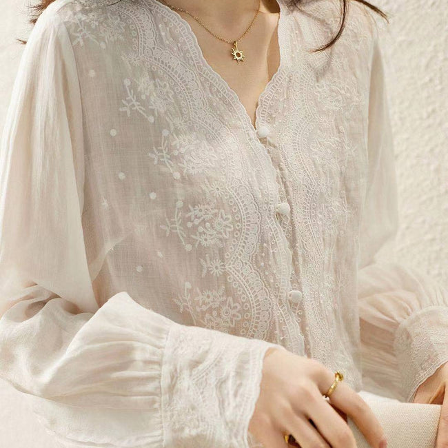 Chemise femme en coton et lin à col en V, style rétro, à porter seule ou en superposition Hover Image