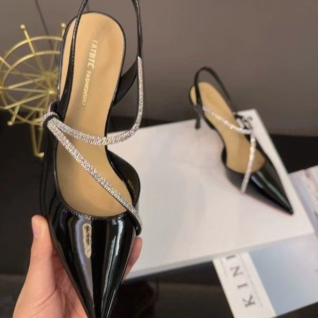 Sandales à talons hauts élégantes à bout pointu et talon aiguille, en cuir verni nude avec strass, style français, pour femmes, nouvelle collection été 2026