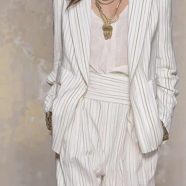 Ensemble blazer et pantalon rayé élégant et stylé à manches longues pour femmes Main Image