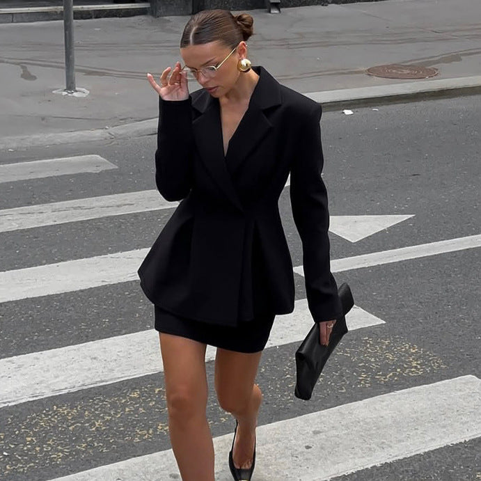 Ensemble deux pièces tailleur et jupe fourreau noirs amincissants et élégants avec ceinture à la taille pour femme