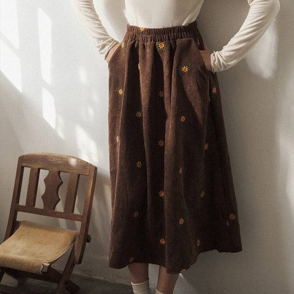 Jupe vintage en velours côtelé brodée florale taille haute