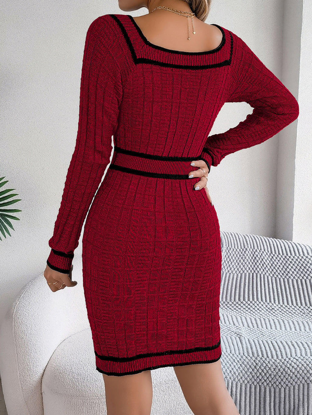 Robe Pull Élégante Col Carré Boutonnée Manches Longues