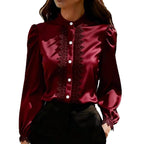 Haut chemise en satin avec patchwork de dentelle et col montant pour femme