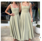 Robe mi-longue coupe ajustée à bretelles couleur unie