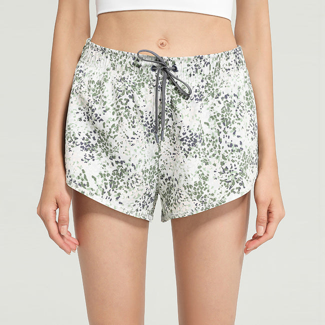 Short de sport fleuri pour femme Hover Image