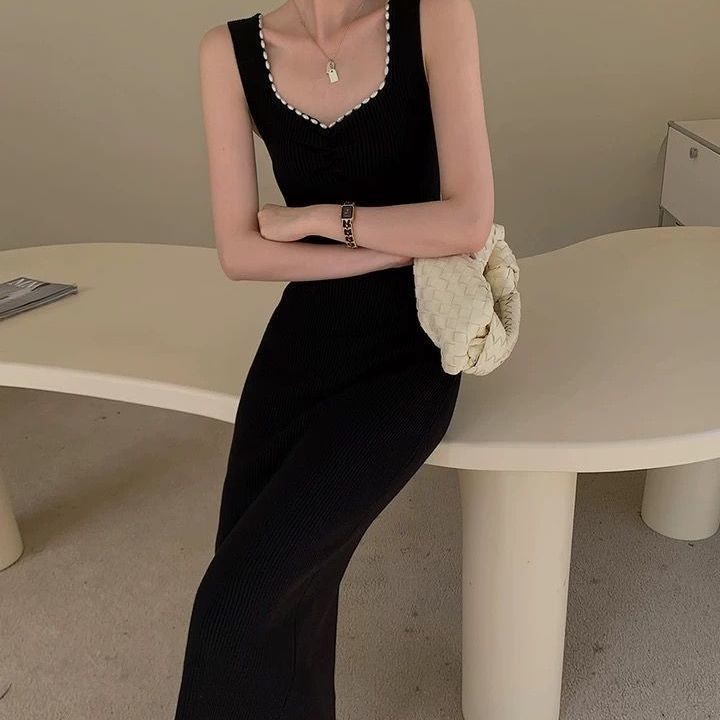 Robe pull noire de niche pour femme