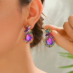 Boucles d'oreilles clous en forme de goutte, incrustées de strass multicolores étincelants, pour femme, luxueuses, élégantes, idéales pour les fêtes, bals de promo, ou comme accessoires de bijoux formels