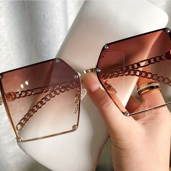 Lunettes de Soleil Carrées Géantes Sans Monture pour Femme Tendance Personnalité Chaîne en Métal Main Image
