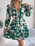 Robe trapèze à manches longues à ourlet festonné et imprimé floral pour femme