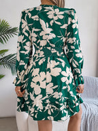 Robe trapèze à manches longues à ourlet festonné et imprimé floral pour femme