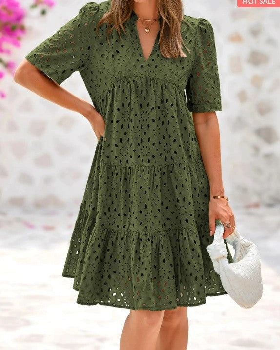 Robe en dentelle ajourée à col en V de haute qualité