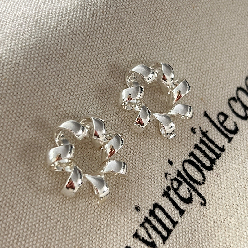 Boucles d'oreilles clous tendance cercle torsadé pour femmes, style simple, tempérament, couleur or, hyperbole, bijoux pour un usage quotidien, cadeaux de fête