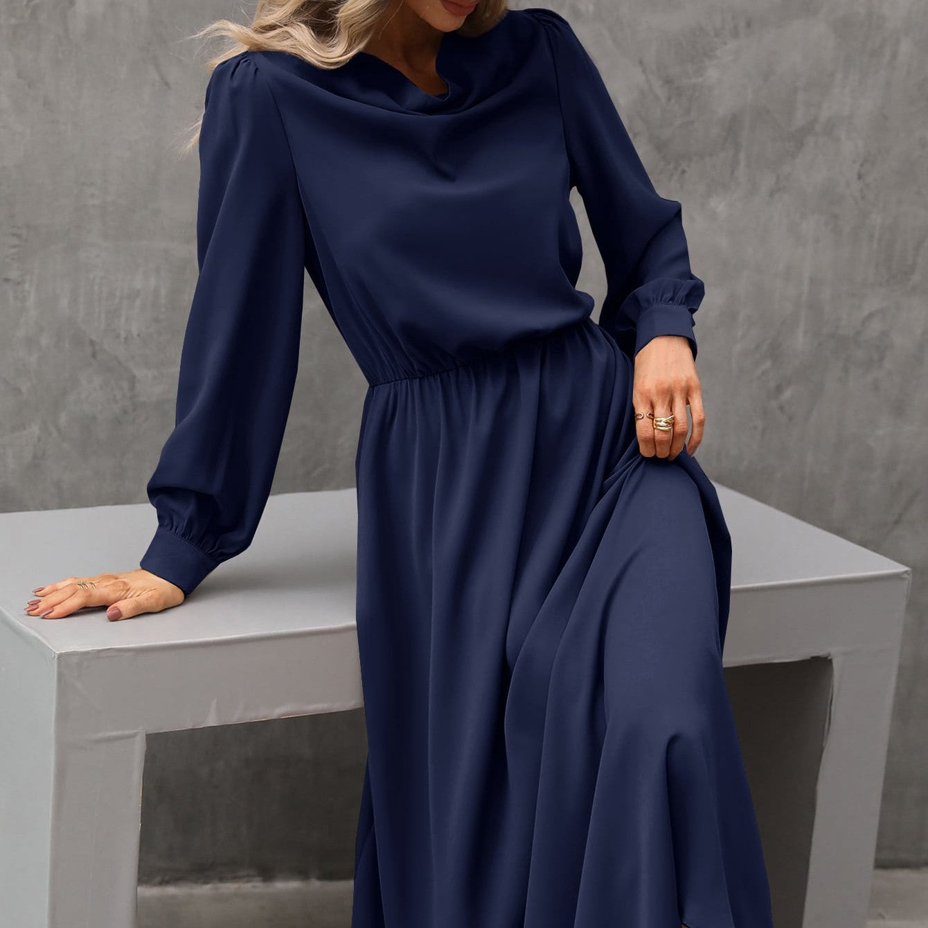 Robe drapée à manches longues pour femme