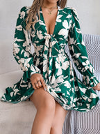 Robe trapèze à manches longues à ourlet festonné et imprimé floral pour femme